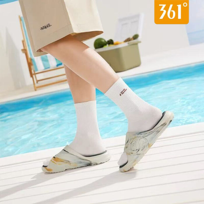 slippers (7) slippers (7)